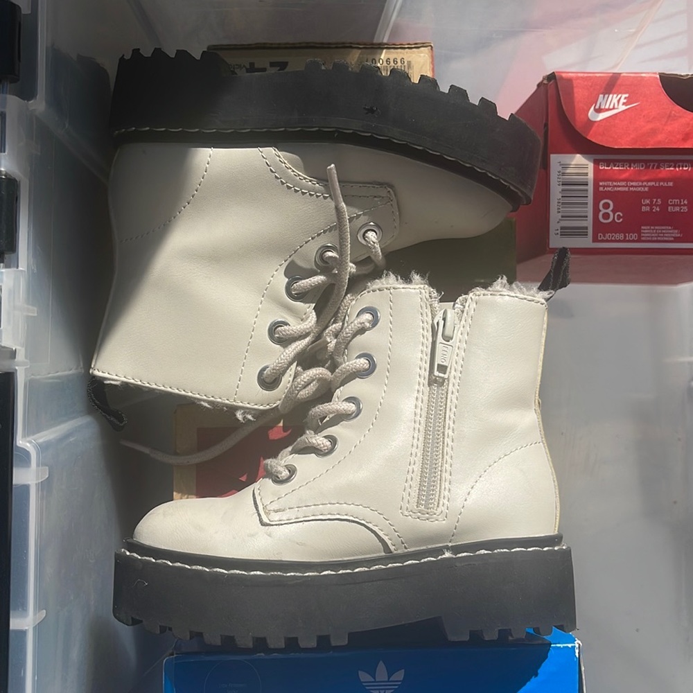 H&M Platform boots size 7.5 toddler